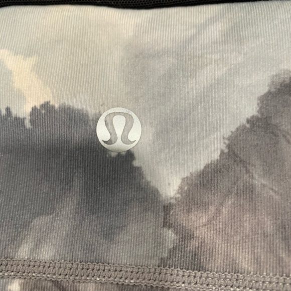 2 pc Lululemon top and pants, pants are size 4 no size label on - Picture 11 of 14